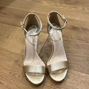 NWOT Gold Antonio Melani heels